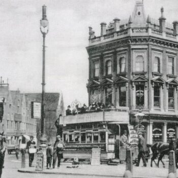 Mother-red-cap-in-Camden-1904-1